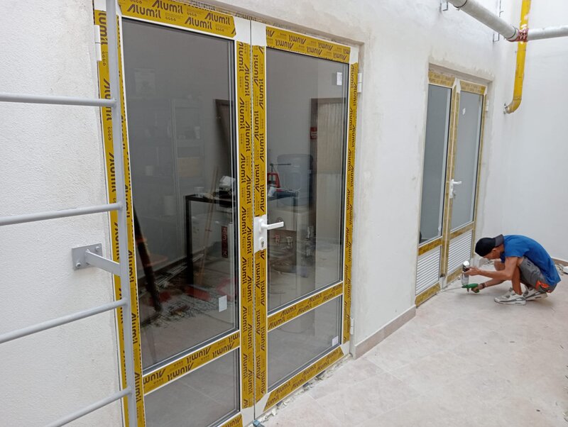 Fabricatie si montaj tamplarii ferestre, usi PVC, Aluminiu cu geam termopan